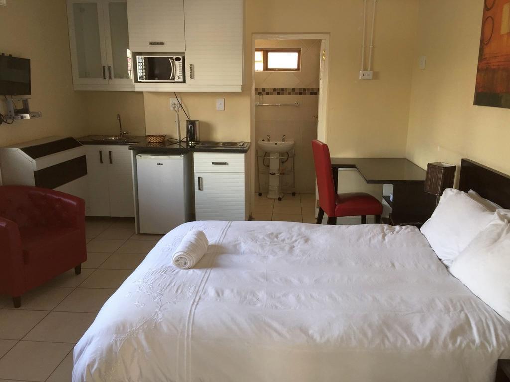 Logos Guest House Pietermaritzburg Oda fotoğraf